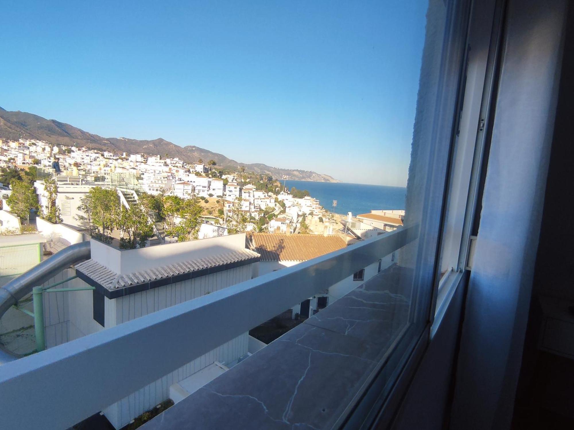 Lunamar Seaviews & Communal Pool
