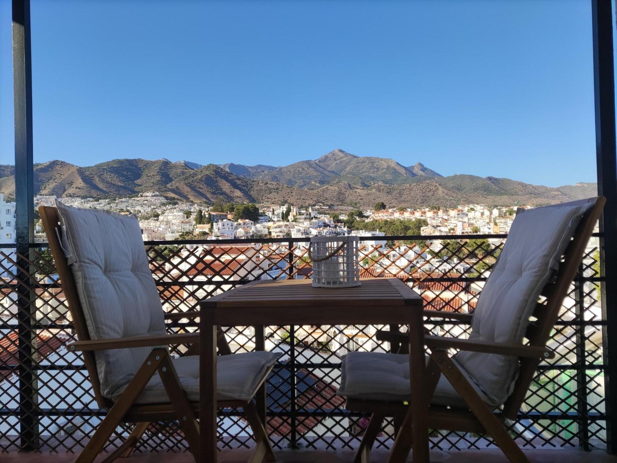 Lunamar Seaviews & Communal Pool